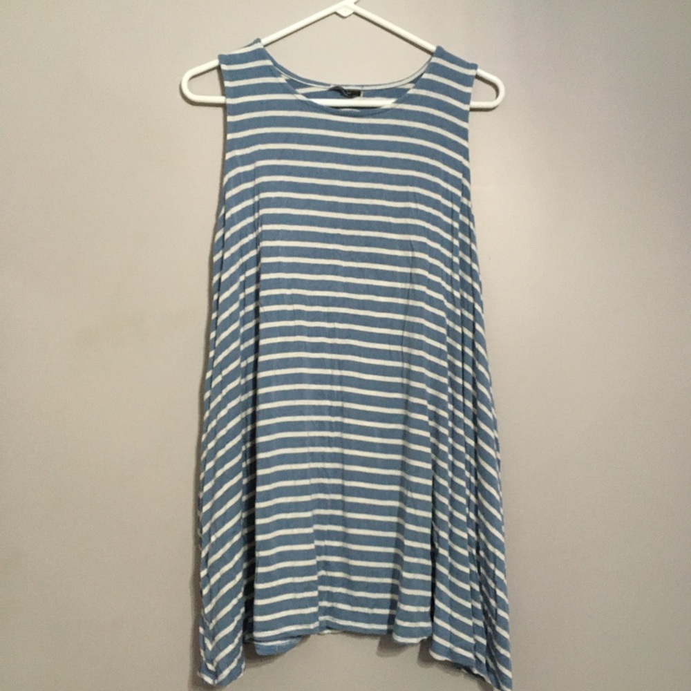 It has POCKETS, ladies